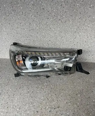 Toyota Hilux (AN120, AN130) Headlight/headlamp 811100K732