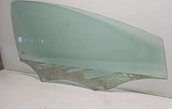 Seat Leon (1P) Front door window glass four-door