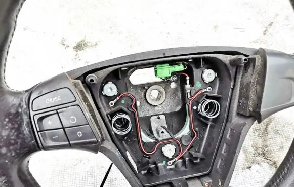 Steering wheel buttons/switches