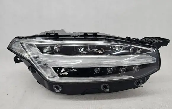 Volvo XC90 Headlight/headlamp 32228297