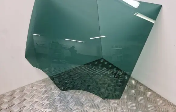 Rear door window glass