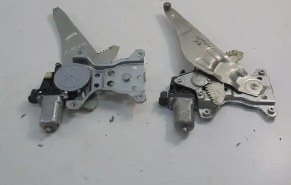 Suzuki SX4 Rear door window regulator with motor 8356079J00