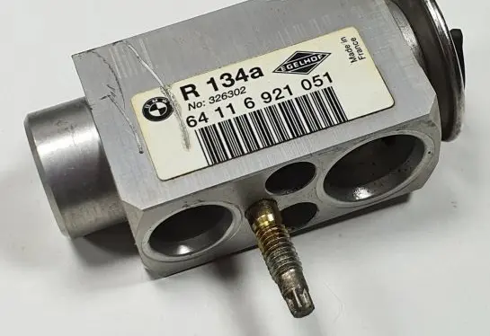 BMW 5 E60 E61 Air conditioning (A/C) expansion valve 6921051