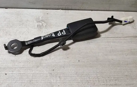 Hyundai Kona I Front seatbelt buckle