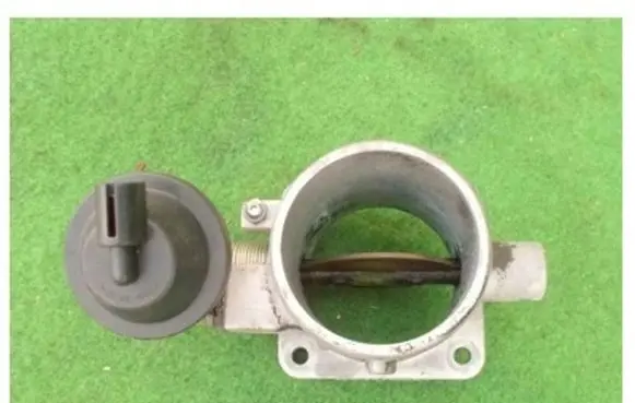 KIA Carens I Throttle valve