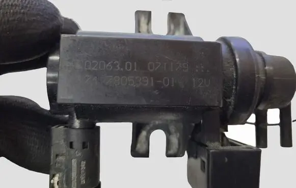 BMW 5 E60 E61 Turbo solenoid valve 70206301 7805391