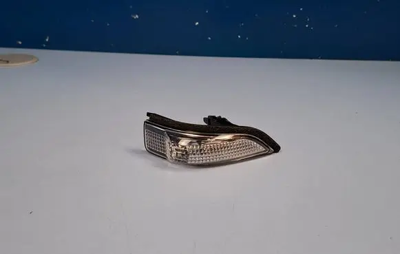 Toyota Yaris Mirror indicator light 640100103 879100D580