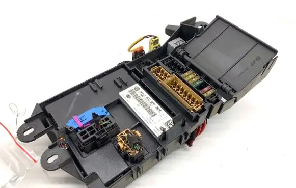 Audi A6 S6 C6 4F Central body control module 4F0907289E