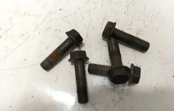 Volkswagen Touran I Nuts/bolts 