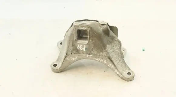 BMW X7 G07 Engine mounting bracket 6876216 22116876216