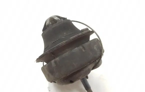 Volvo XC90 Engine mount bracket 8683936