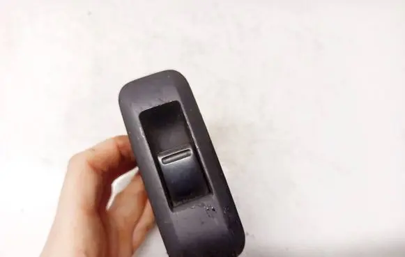 Nissan Primera Electric window control switch 25411AV600