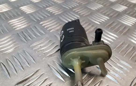 Nissan Primera Windscreen/windshield washer pump