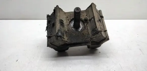 Mercedes-Benz ML W163 Engine mount bracket