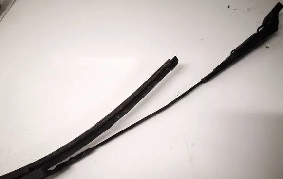 Front wiper blade arm