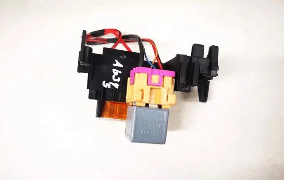 Audi A6 S6 C5 4B Other relay 8d0951253a v23134-b52-x301