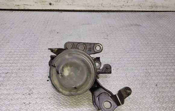 Toyota Avensis T250 Engine mount bracket