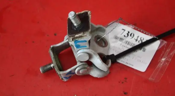 Toyota Yaris Tailgate/trunk/boot hinge