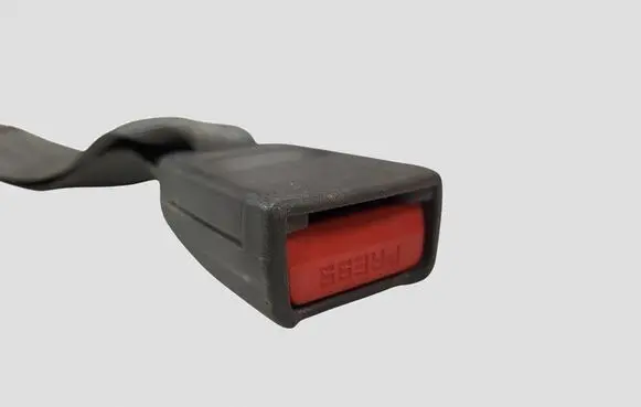 KIA Carens II Middle seatbelt buckle (rear)