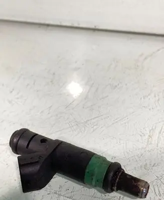 Audi A6 S6 C5 4B Fuel injector 06c133551 1249b05574
