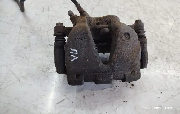 Mercedes-Benz GLK (X204) Front brake caliper