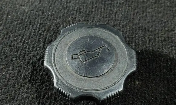 Mazda 323 F Oil filler cap 