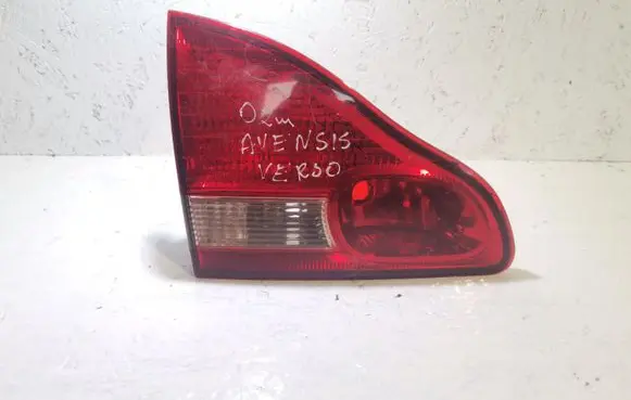 Toyota Avensis Verso Tailgate rear/tail lights