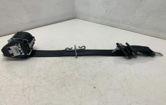 Middle seatbelt (rear)