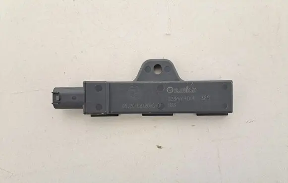 BMW X4 G02 Keyless system antenna 6832066