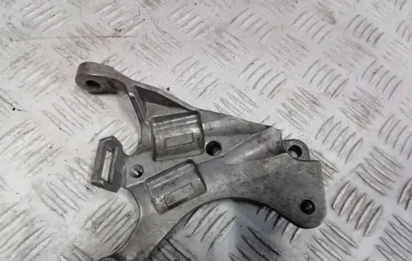Peugeot 308 Engine mounting bracket 113103198
