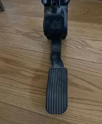 Mercedes-Benz Vito Viano W639 Accelerator throttle pedal A9063000304 0280755025 9042000304
