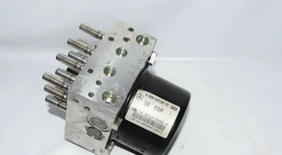 Mercedes-Benz C W204 ABS Pump 0064312612