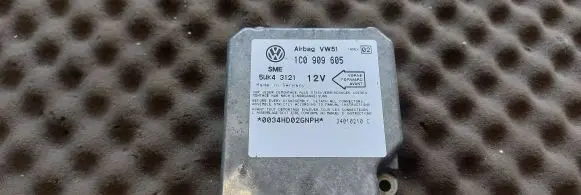 Volkswagen PASSAT B5.5 Airbag control unit/module 1C0909605
