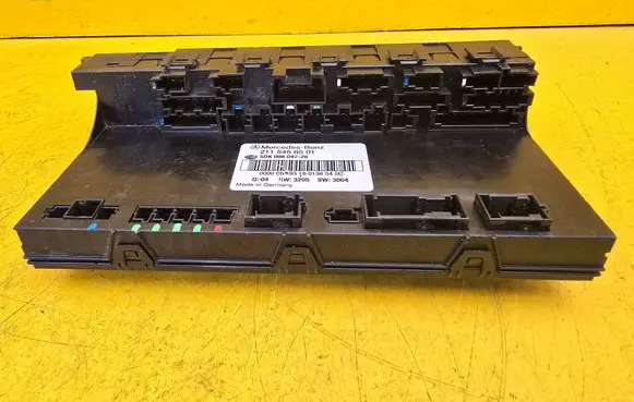 Mercedes-Benz E W211 SAM control unit 2115456501 5DK00804726