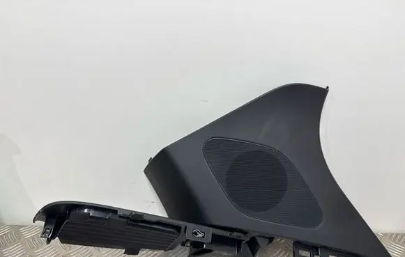 (D)pillar trim (top)