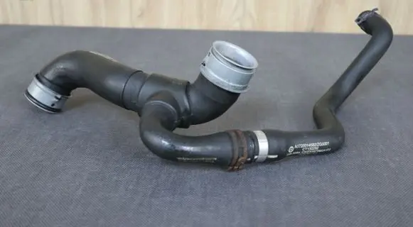 Mercedes-Benz SLK R172 Engine coolant pipe/hose 1725014482 A1725014482 1725014582