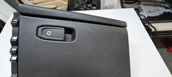 Jeep Grand Cherokee WL Glove box P7CH34TX7AD