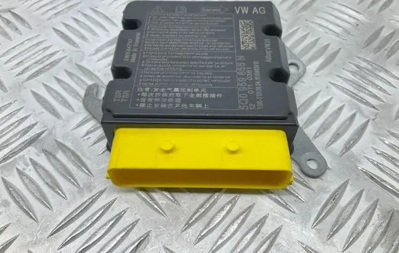 Audi A3 S3 8V Airbag control unit/module 5Q0959655N