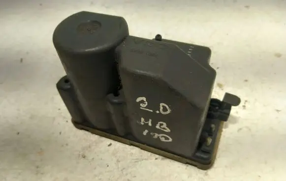Mercedes-Benz C W202 Central locking vacuum pump 0008001448