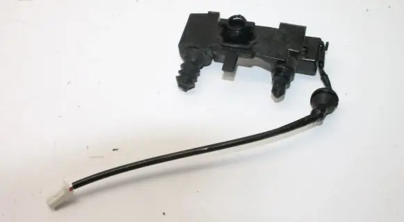 Mitsubishi Outlander Fuel tank cap lock 