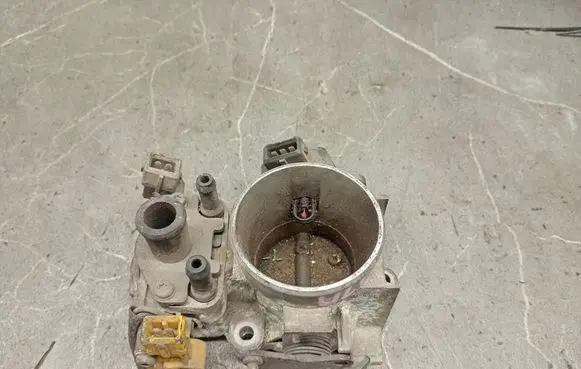 Fiat 500E Throttle body valve 