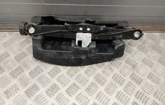 Audi A4 Allroad Lift Jack 8K9813685