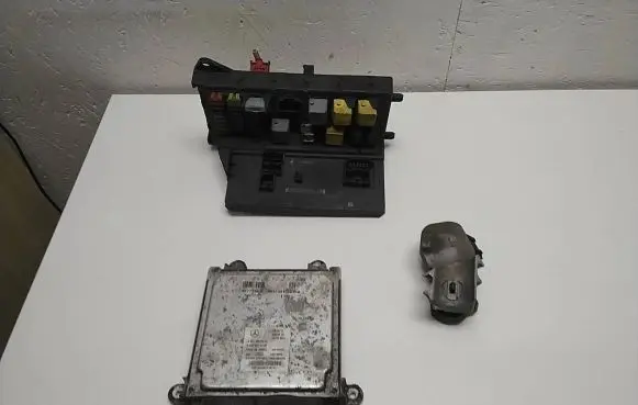 Mercedes-Benz Sprinter W906 Engine ECU kit and lock set A6519002600 A6519012200