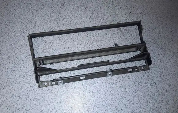 BMW 5 E39 Radio/GPS head unit trim 8247302