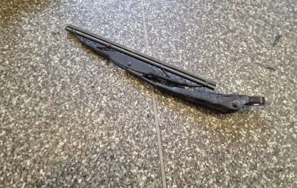 Opel Mokka X Rear wiper blade arm