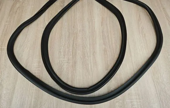 BMW X4 G02 Trunk rubber seal (body) 7424401