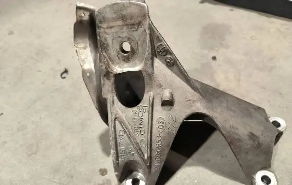 BMW X5 F15 Engine mounting bracket 6852858