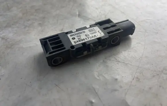 Jeep Grand Cherokee (WK) Airbag deployment crash/impact sensor 04896173aa