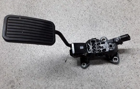 Honda CR-V Accelerator throttle pedal 2700000390