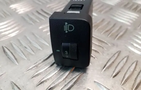 Hyundai Tucson JM Headlight level height control switch 937602E900